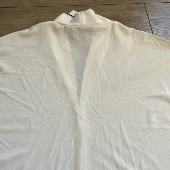 NWTs White, Sustainable Blouse, size medium - Picture 10 of 12